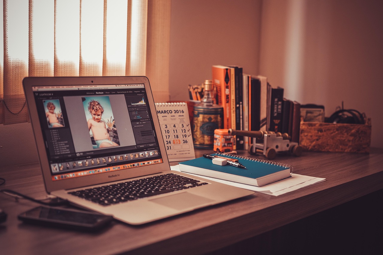 Desk calendar and laptop for a new real estate agent action plan